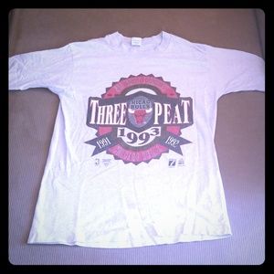 Vintage Bulls 3 peat shirt